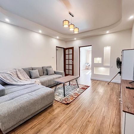 La Teatru - 2Bd Apartment Near Theatre And Old Town Braşov Extérieur photo