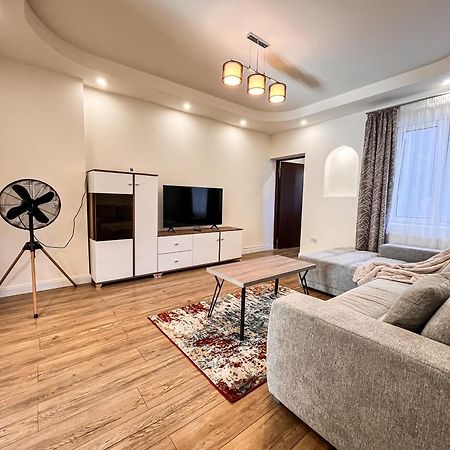 La Teatru - 2Bd Apartment Near Theatre And Old Town Braşov Extérieur photo