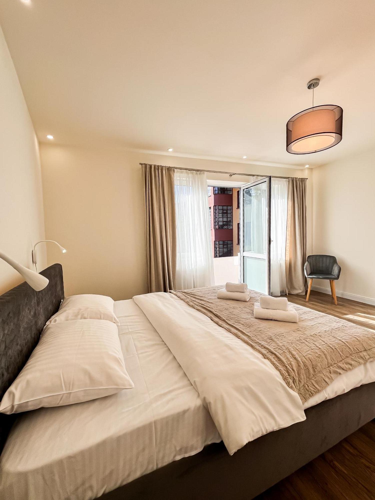 La Teatru - 2Bd Apartment Near Theatre And Old Town Braşov Extérieur photo
