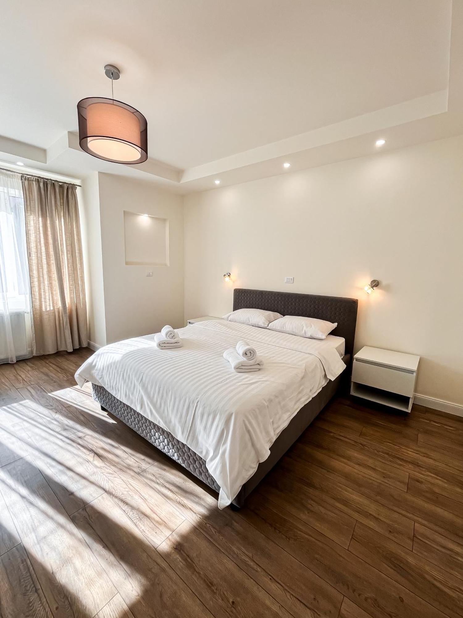 La Teatru - 2Bd Apartment Near Theatre And Old Town Braşov Extérieur photo