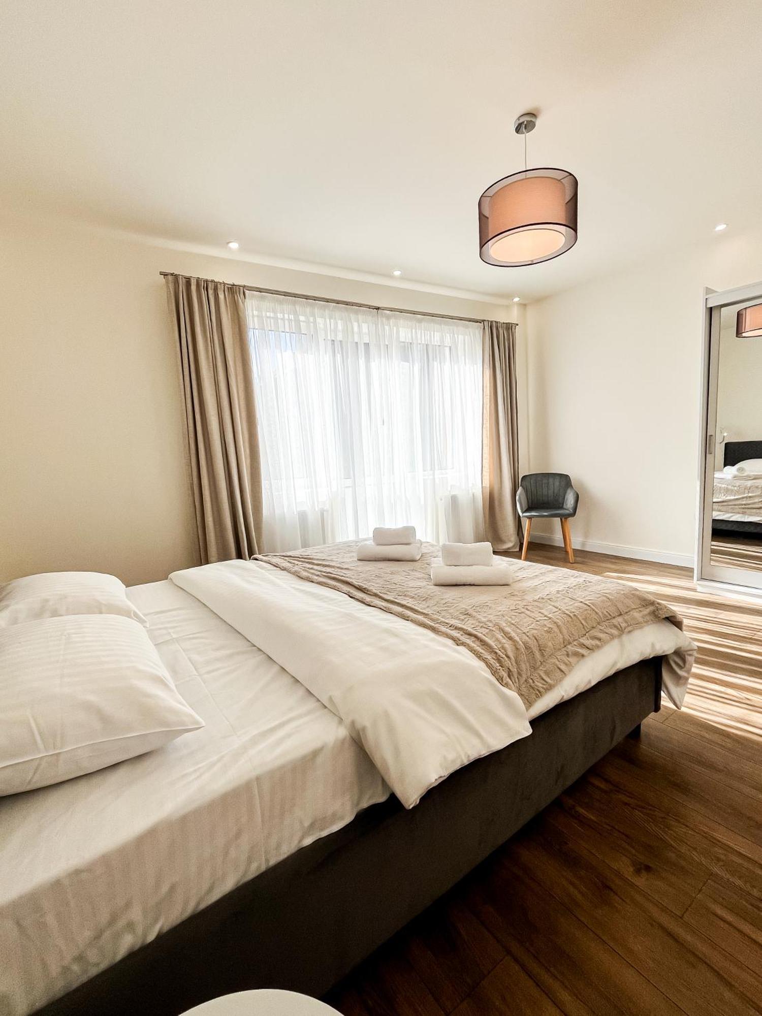 La Teatru - 2Bd Apartment Near Theatre And Old Town Braşov Extérieur photo
