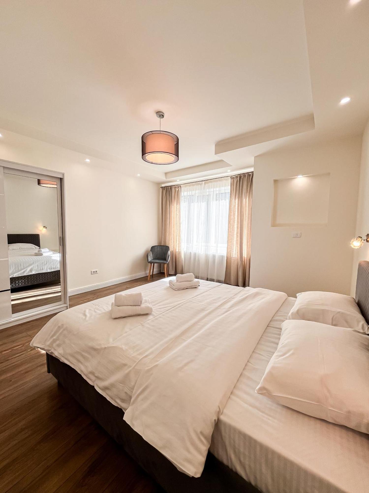 La Teatru - 2Bd Apartment Near Theatre And Old Town Braşov Extérieur photo
