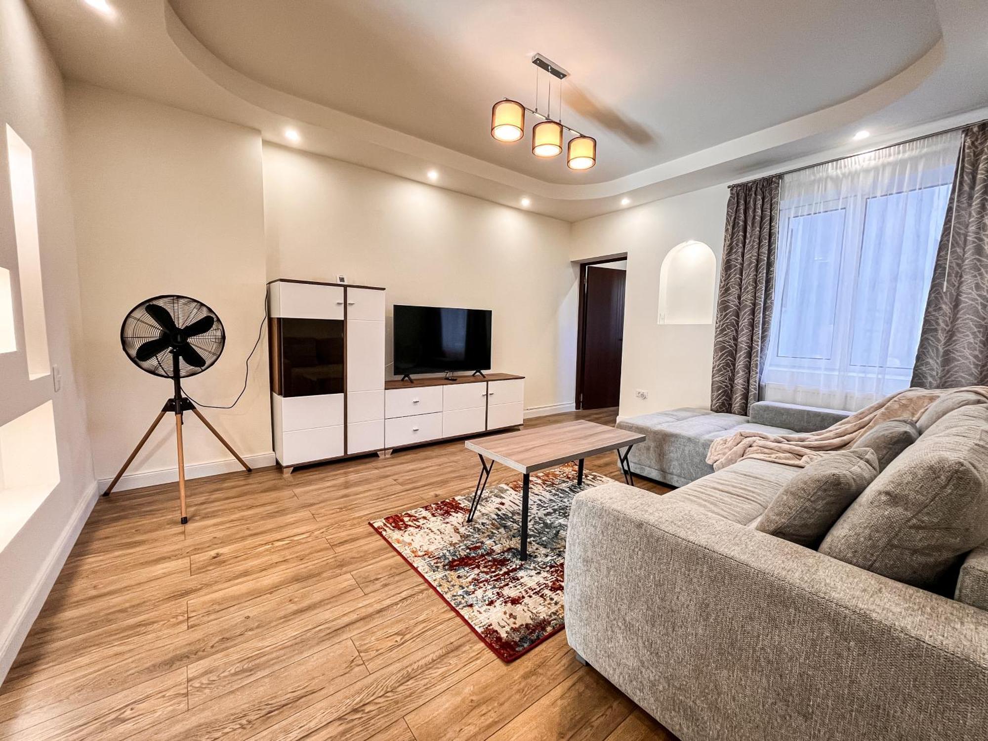 La Teatru - 2Bd Apartment Near Theatre And Old Town Braşov Extérieur photo